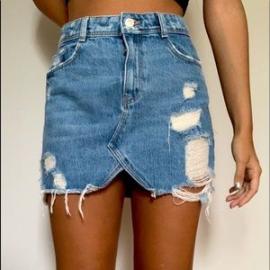 ZARA RIPPED JEAN SKIRT🖤